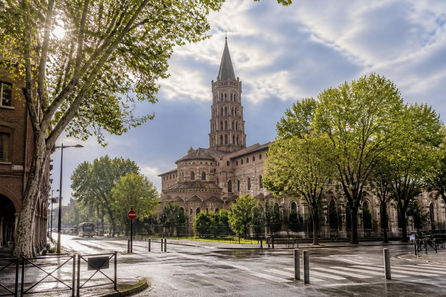 découvrez les prévisions météorologiques pour toulouse demain : températures, précipitations et conditions du vent pour bien planifier votre journée.