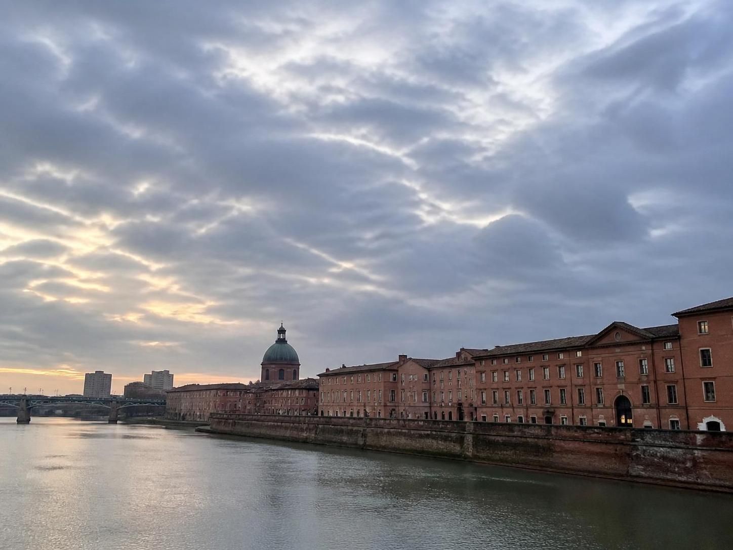 découvrez les prévisions météorologiques pour toulouse demain : température, pluie, vent et conditions générales pour bien préparer votre journée.